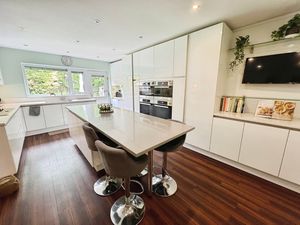 Kitchen- click for photo gallery
